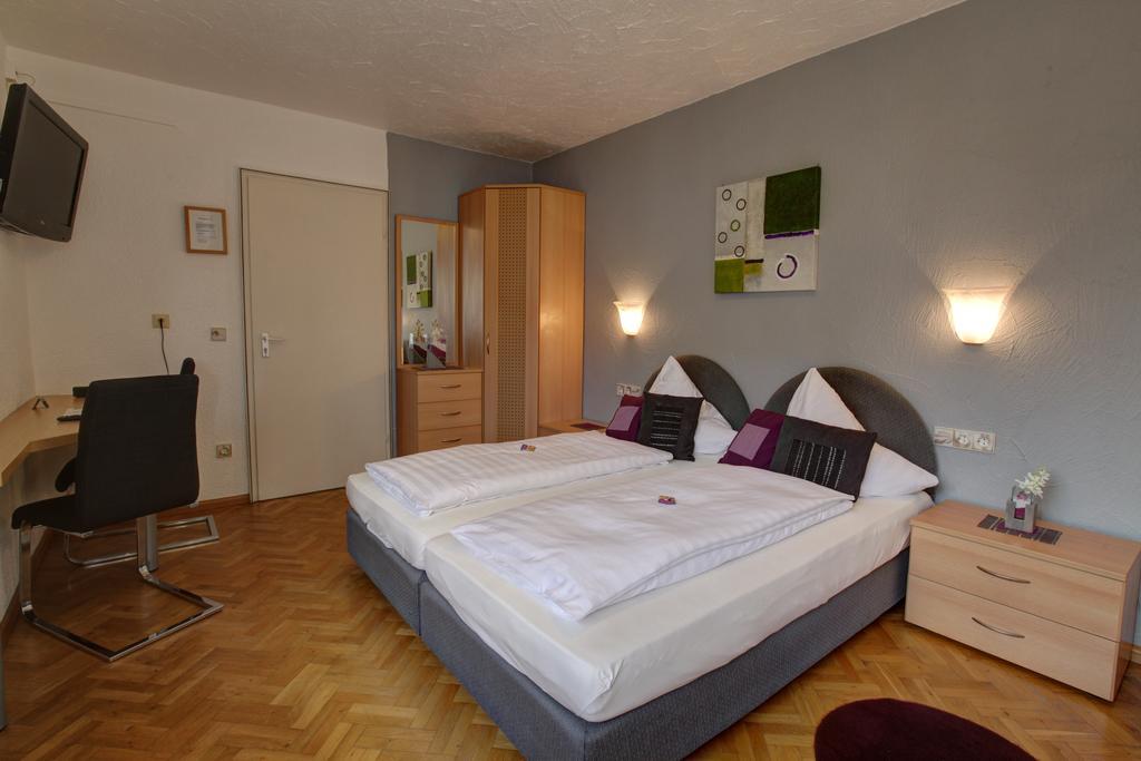H41 Inn Hotel Garni Freiburg (Adults Only) กุนเดลฟิงเกน ภายนอก รูปภาพ