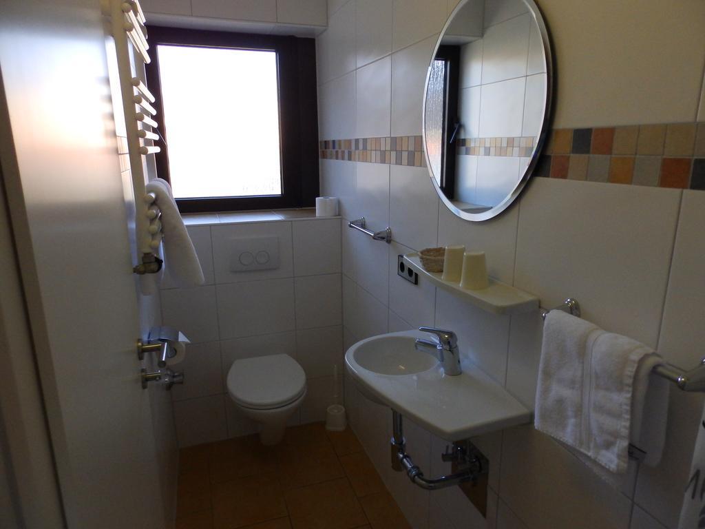 H41 Inn Hotel Garni Freiburg (Adults Only) กุนเดลฟิงเกน ภายนอก รูปภาพ