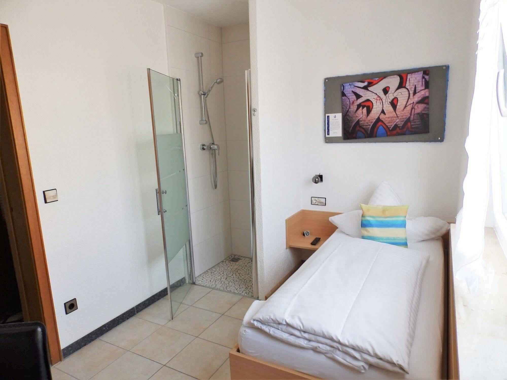 H41 Inn Hotel Garni Freiburg (Adults Only) กุนเดลฟิงเกน ภายนอก รูปภาพ