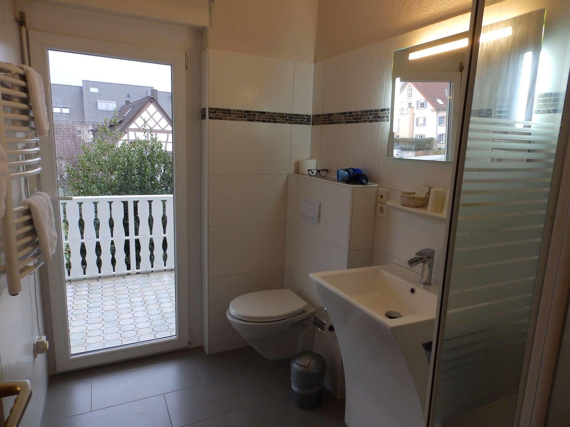H41 Inn Hotel Garni Freiburg (Adults Only) กุนเดลฟิงเกน ภายนอก รูปภาพ