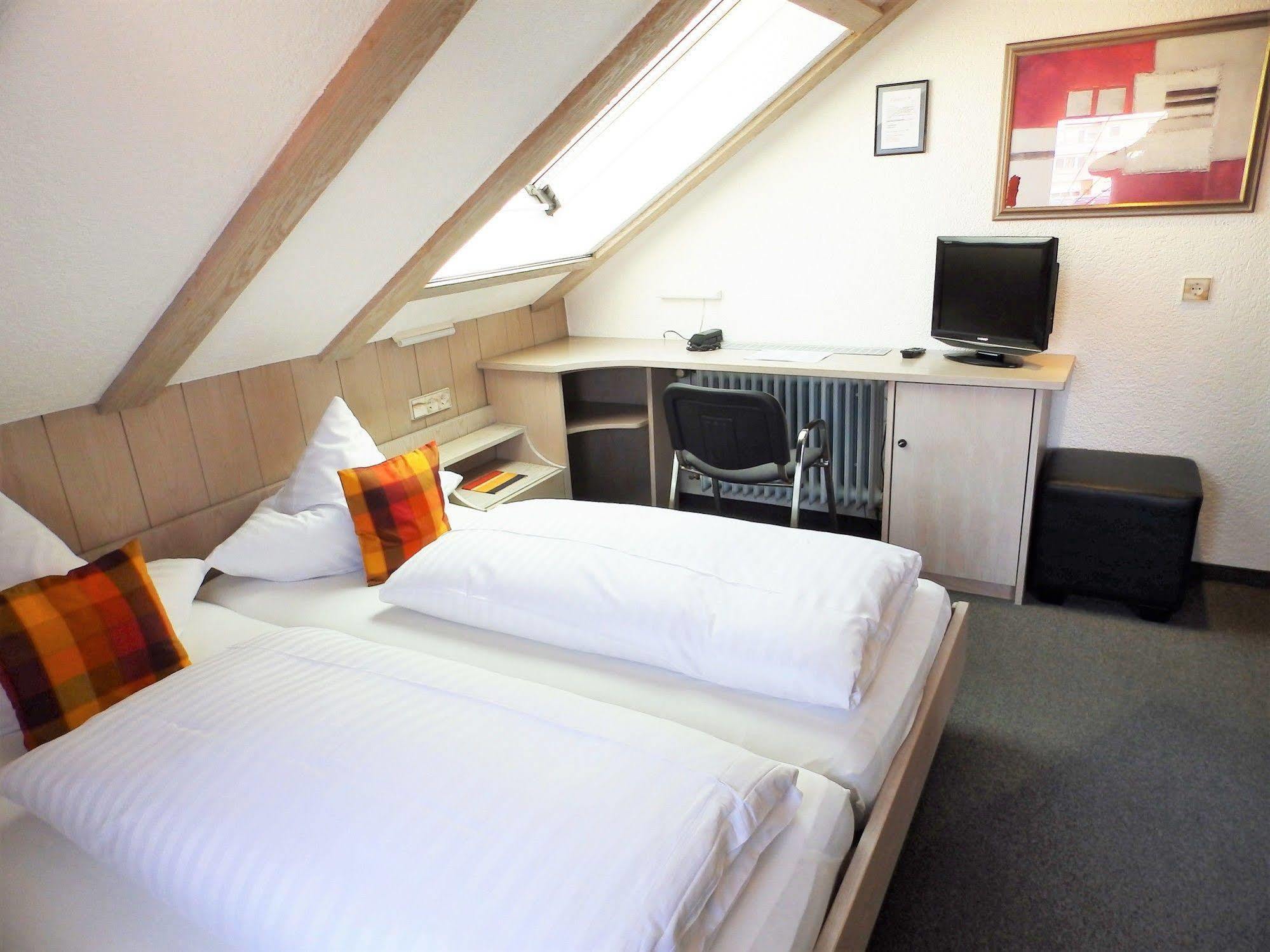 H41 Inn Hotel Garni Freiburg (Adults Only) กุนเดลฟิงเกน ภายนอก รูปภาพ