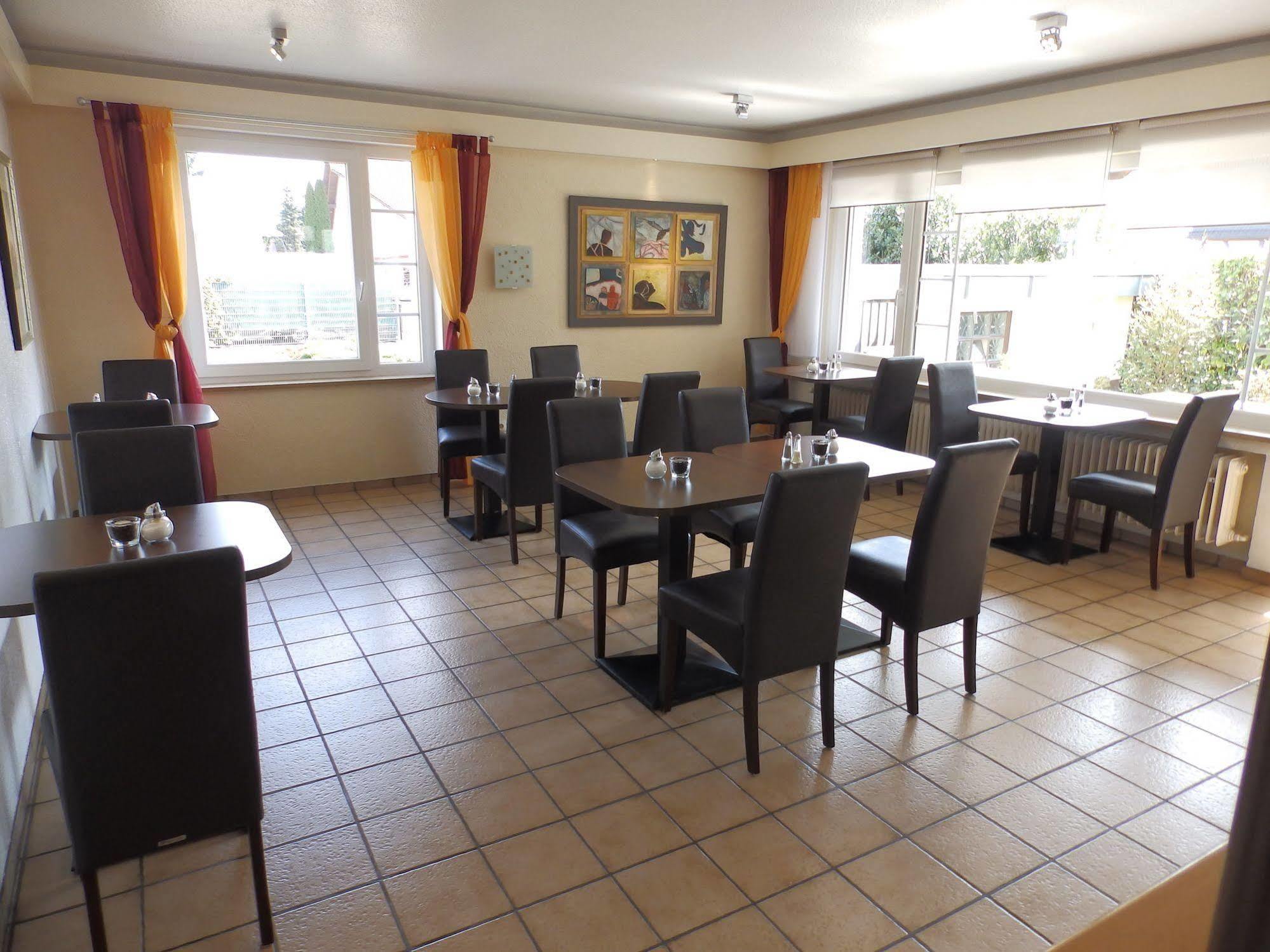H41 Inn Hotel Garni Freiburg (Adults Only) กุนเดลฟิงเกน ภายนอก รูปภาพ