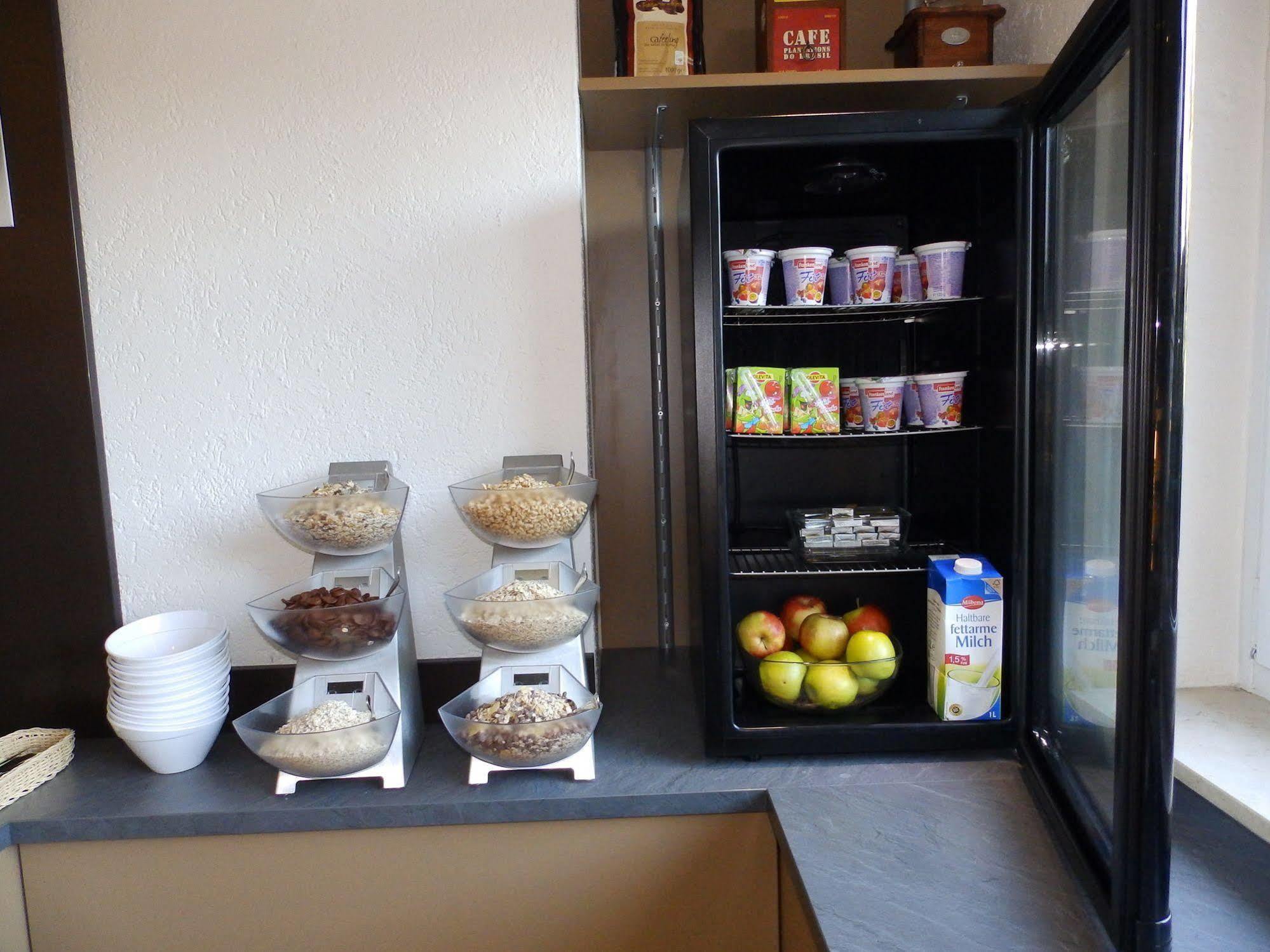 H41 Inn Hotel Garni Freiburg (Adults Only) กุนเดลฟิงเกน ภายนอก รูปภาพ