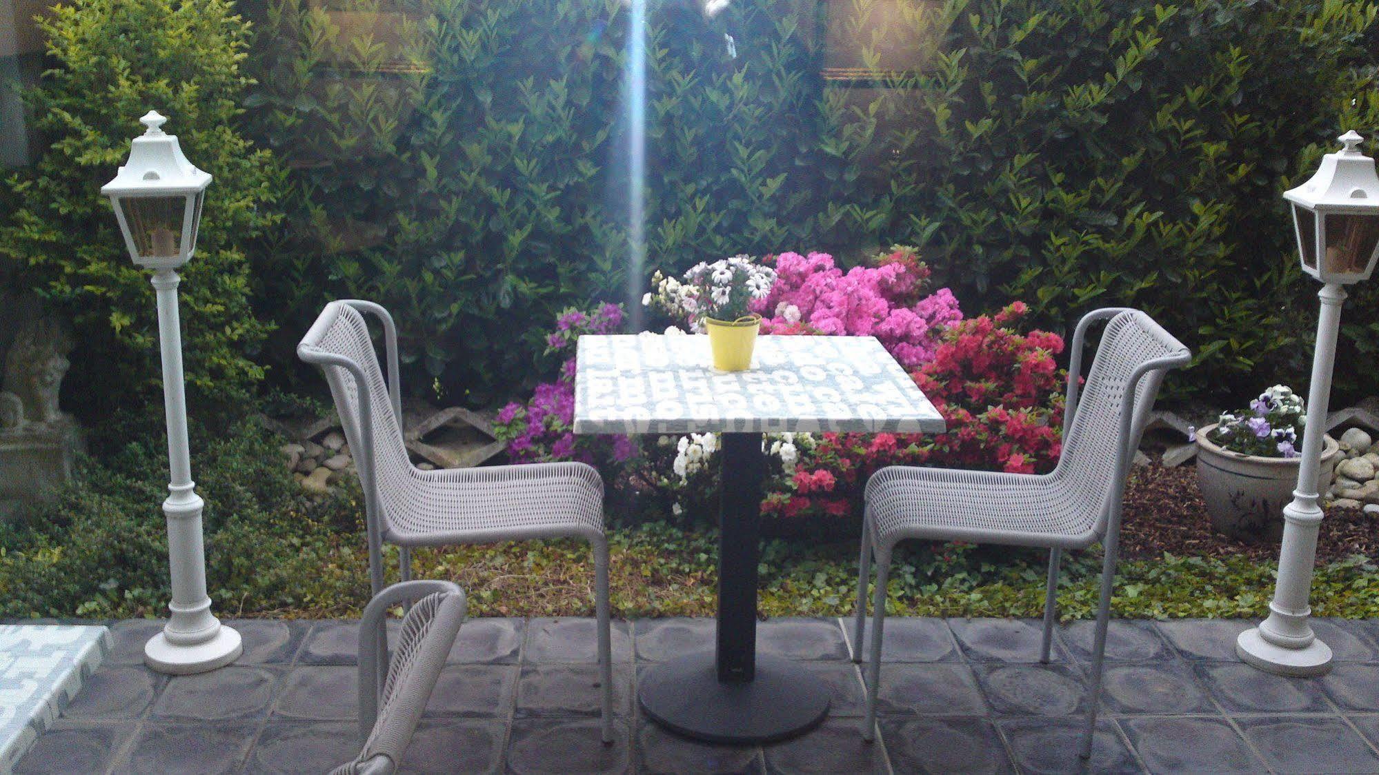 H41 Inn Hotel Garni Freiburg (Adults Only) กุนเดลฟิงเกน ภายนอก รูปภาพ