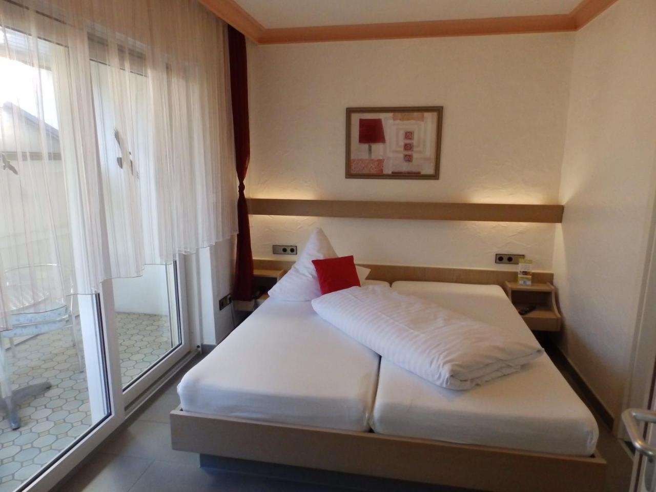 H41 Inn Hotel Garni Freiburg (Adults Only) กุนเดลฟิงเกน ภายนอก รูปภาพ
