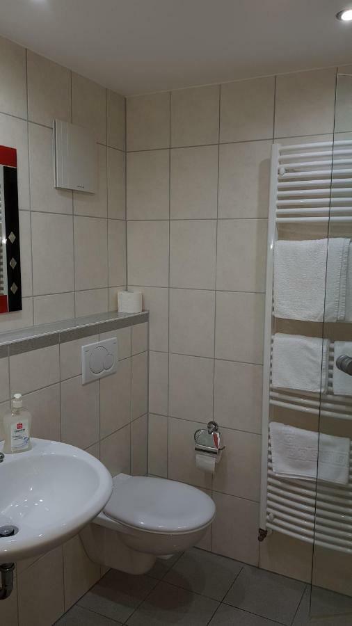 H41 Inn Hotel Garni Freiburg (Adults Only) กุนเดลฟิงเกน ภายนอก รูปภาพ