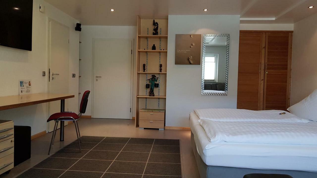 H41 Inn Hotel Garni Freiburg (Adults Only) กุนเดลฟิงเกน ภายนอก รูปภาพ