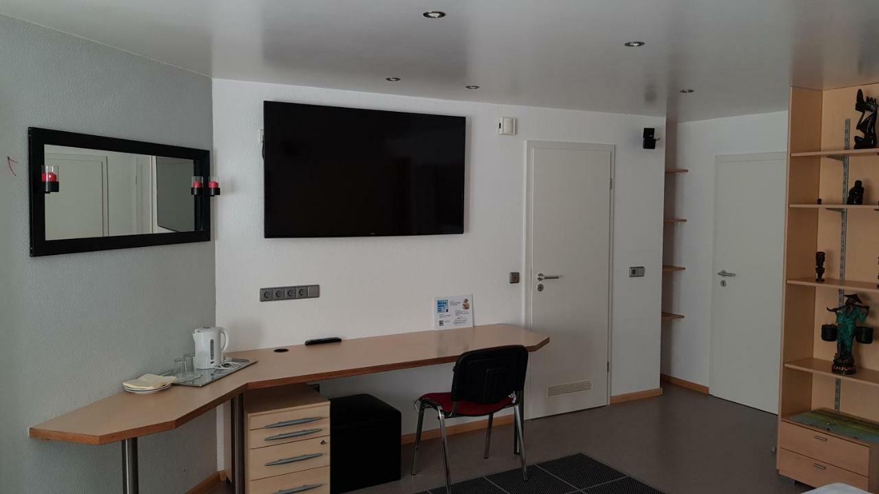 H41 Inn Hotel Garni Freiburg (Adults Only) กุนเดลฟิงเกน ภายนอก รูปภาพ